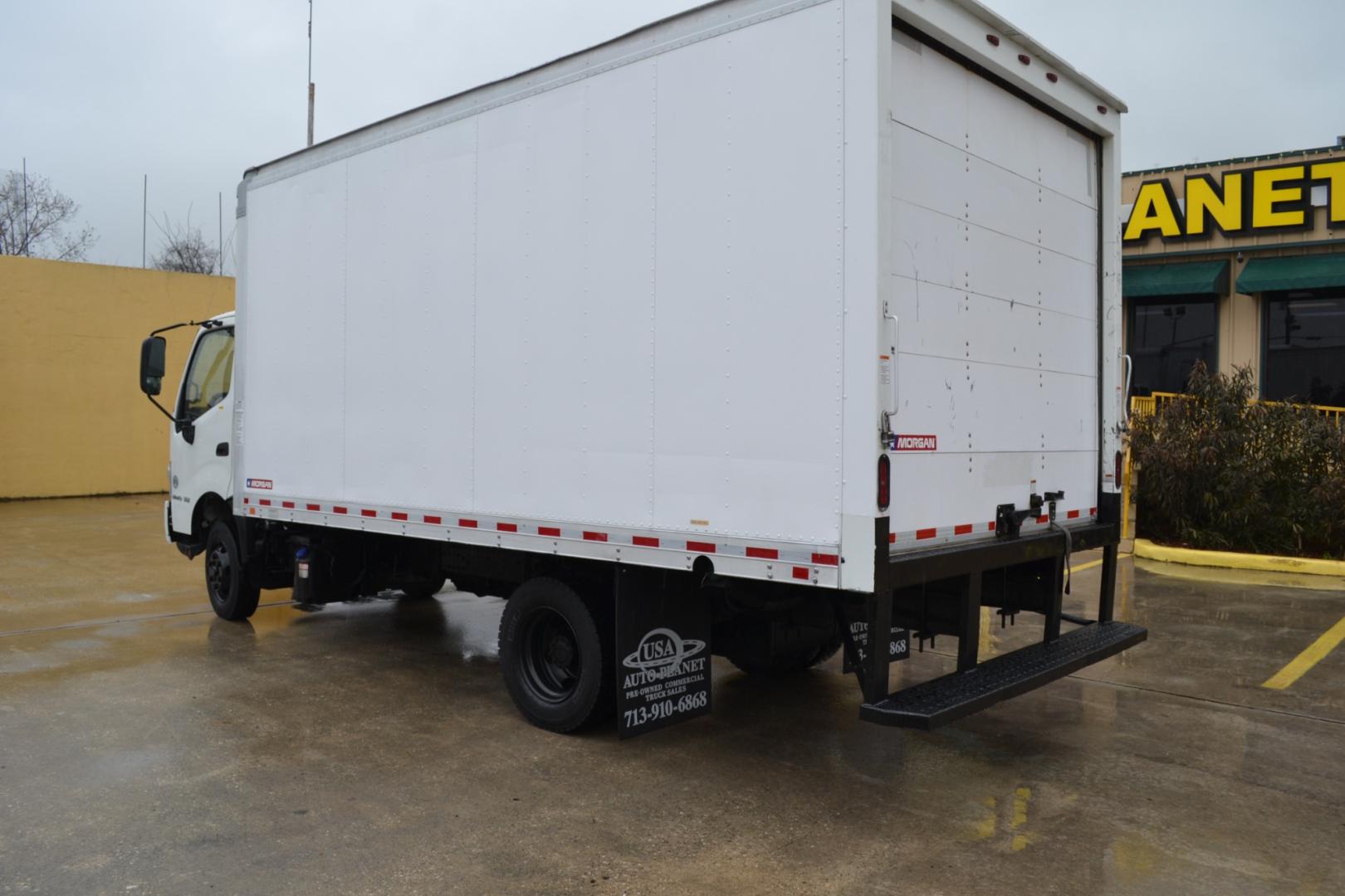 2019 WHITE HINO 155 with an JO5E-TP 5.1L 210HP TURBO CHARGED DIESEL engine, AISIN A465 6SPD AUTOMATIC transmission, located at 9172 North Fwy, Houston, TX, 77037, (713) 910-6868, 29.887470, -95.411903 - MORGAN 16FT BOX, 14,500LB GVWR, HEIGHT 85" X WIDTH 96", 10'3FT CLEARANCE, POWER WINDOWS, LOCKS, & MIRRORS, EXHAUST BRAKE, 29 GALLON FUEL TANK, HEATED MIRRORS - Photo#6